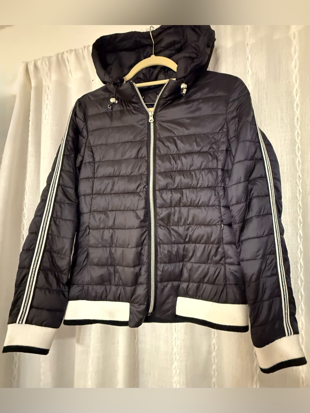 Puffer Jacket with snap off hood. Lightweight with quality hardware. Sz. M
